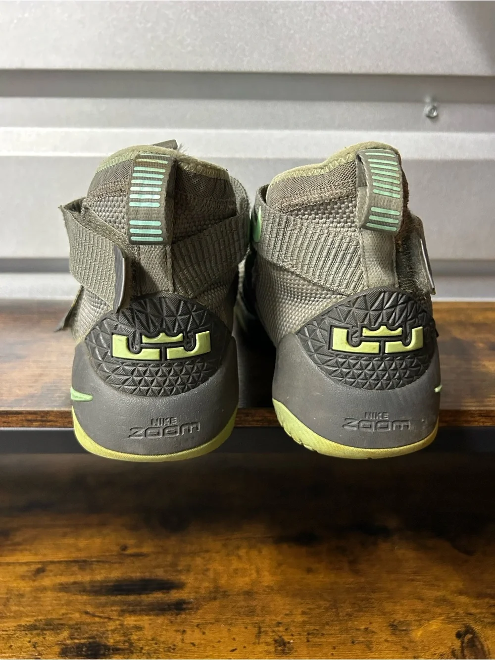 NIke Zoom LeBron Soldier XI Basketball Shoes Youth 6.5Y EU 39 Grey #918369-003